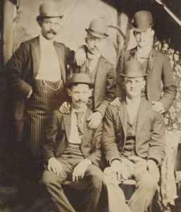 The Reno Gang of Indiana were train robbers. The Reno Gang of Indiana were train robbers.
